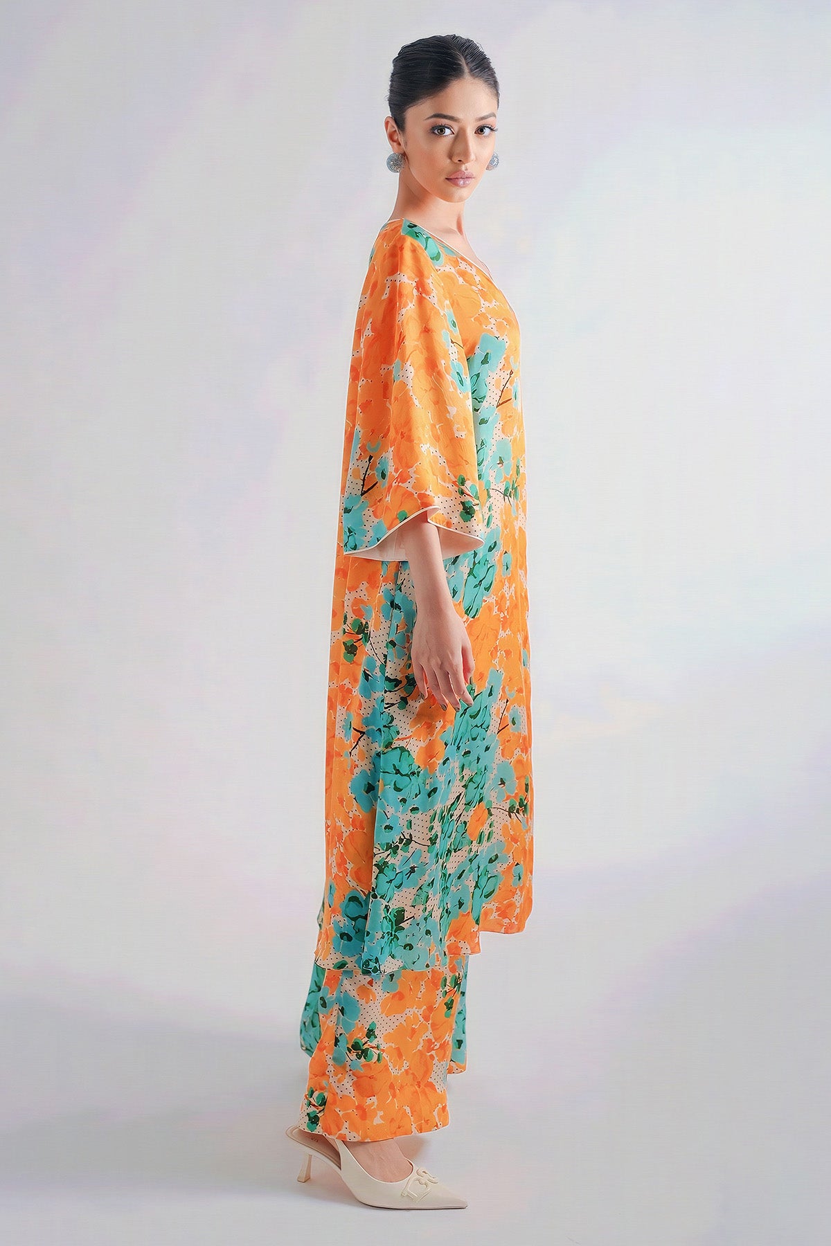 Kaftan Paired With Flare Pants